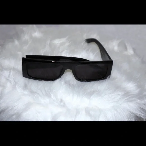 Black sunglasses - Picture 2 of 2